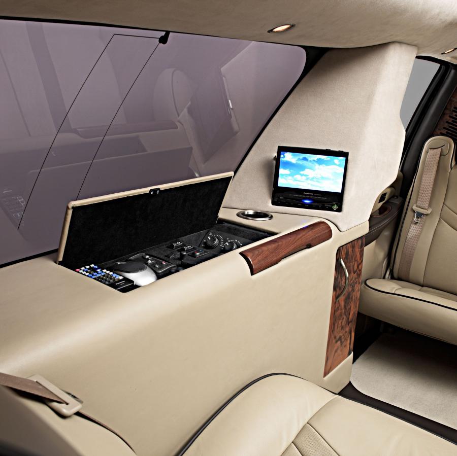  Cadillac Escalade ESV Executive Edition Concept 2003 года  (фото 9 из 16)